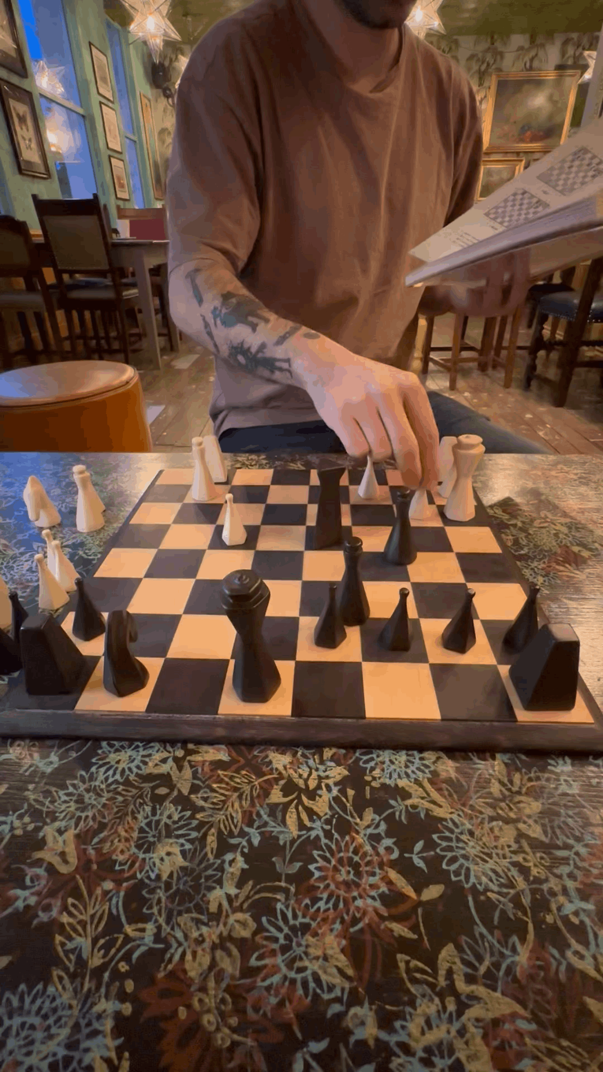 Junce Original Chess Set, Walnut & Cream, contemprary design